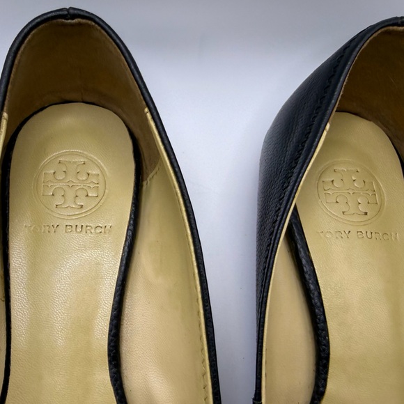 Tory Burch Claire ballet flats with leather emblem size 8